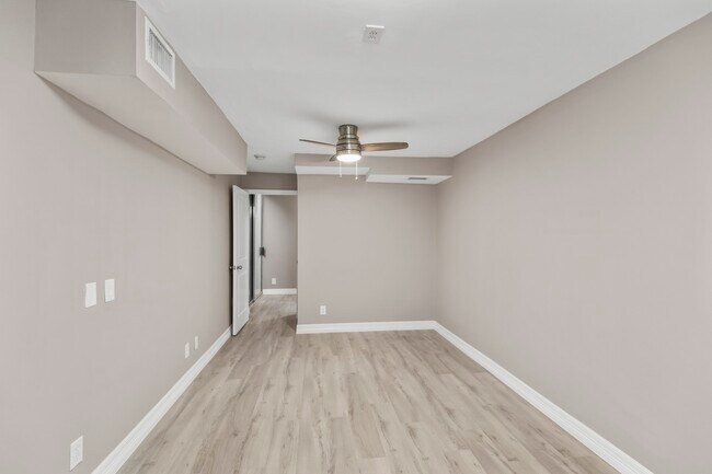 Building Photo - 712 Parker St