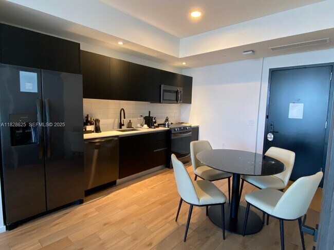 Foto del edificio - 398 NE 5th St