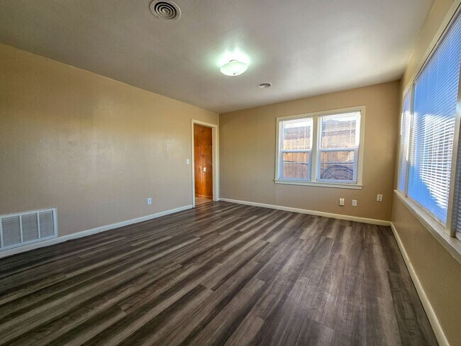 Foto del edificio - 2 Bedroom 1 Bath Home in Shawnee