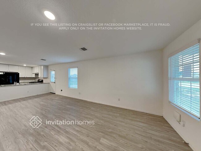 Foto del edificio - 6558 Runaway Row