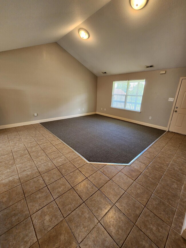 Foto del edificio - 7135 Hurst Ln