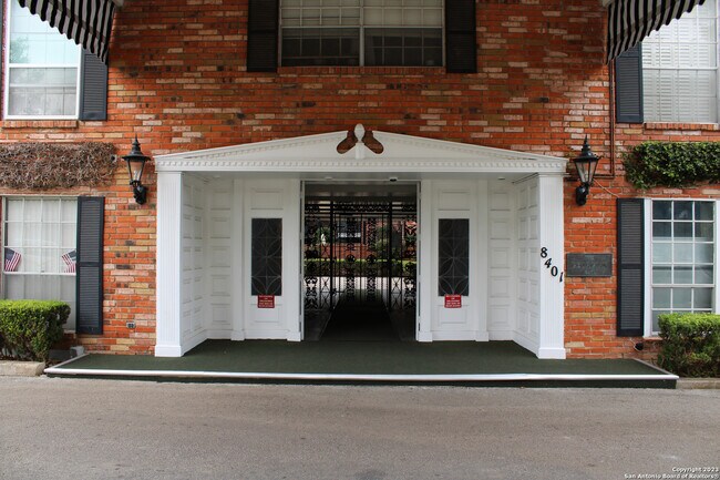 Foto del edificio - 8401 N New Braunfels Ave