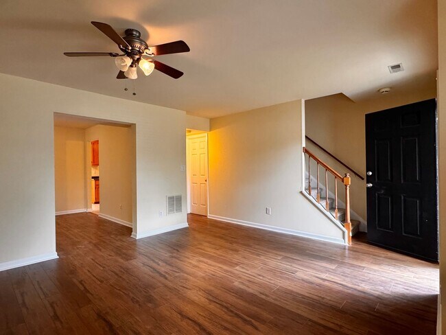 Foto del edificio - Briarwood Townhome close to NGIC and Hollymead Town Center!