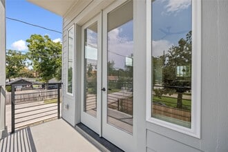 Building Photo - 717 Janisch Rd