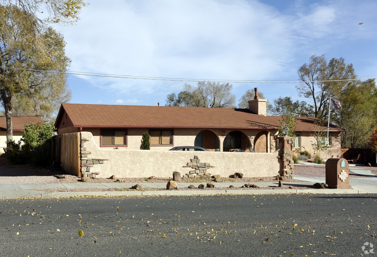Primary Photo - 2516 Broadway St