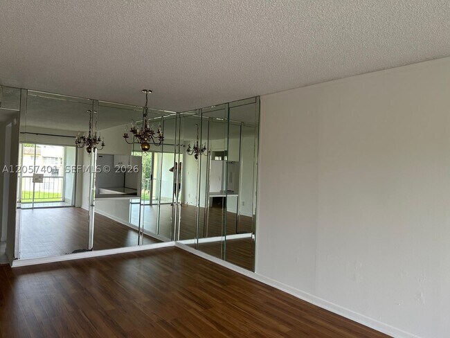 Foto del edificio - 6090 NW 64th Ave