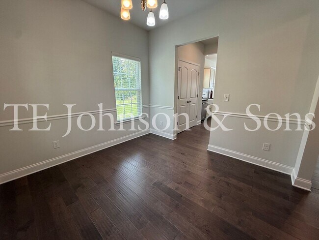 Foto del edificio - 2925 Grassy Knoll Cir