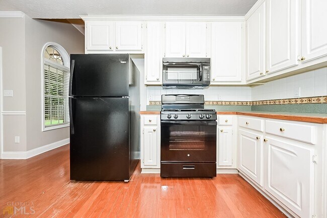 Foto del edificio - 325 Arbor Ridge Pkwy
