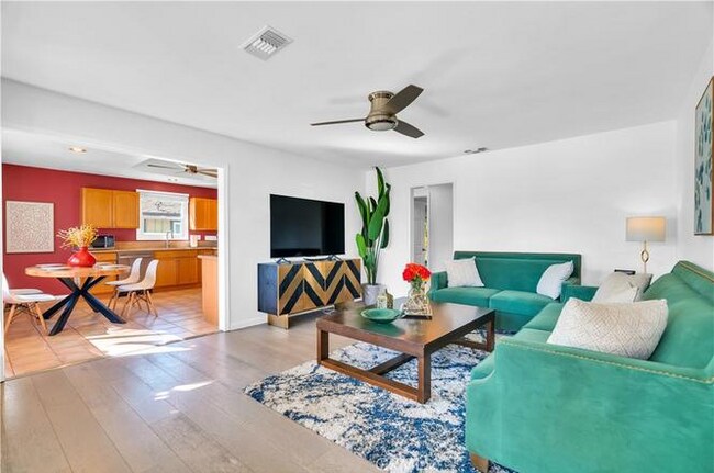 Foto del edificio - 633 S Vermont Ave