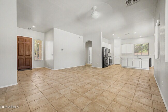 Building Photo - 8634 E Hillview St