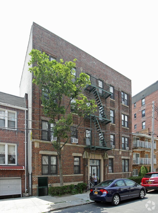 Building Photo - 244 96th St