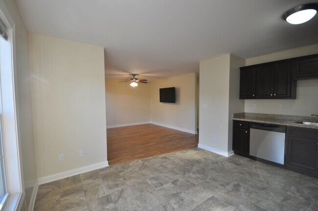 Foto del edificio - Pink Star- Pre-Leasing Now for the Fall Se...