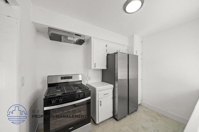 Building Photo - 636 E. 97th St.