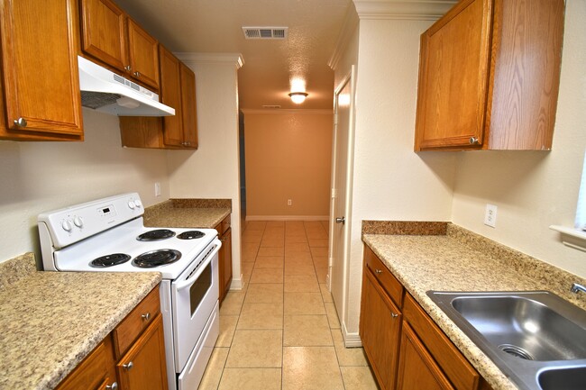 Building Photo - 2 Weeks Free Rent!!! Cute 3 Bedroom 1 Bath...