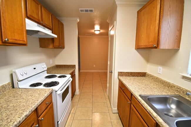 Building Photo - Cute 3 Bedroom 1 Bath Home with storage shed.