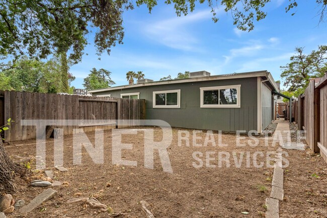 Building Photo - 5012 Sunshine Ln