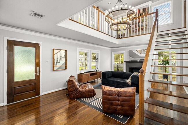 Building Photo - 208 W 34th St