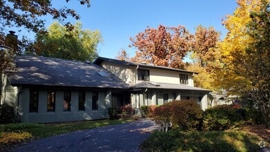 Building Photo - 1043 Ridgewood Dr