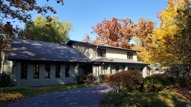 Primary Photo - 1043 Ridgewood Dr