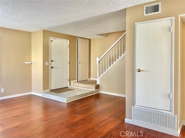 Foto del edificio - 1320 Devonshire Ln