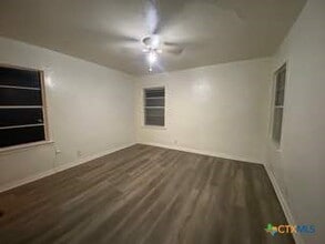 Building Photo - 1512 E Barton Ave