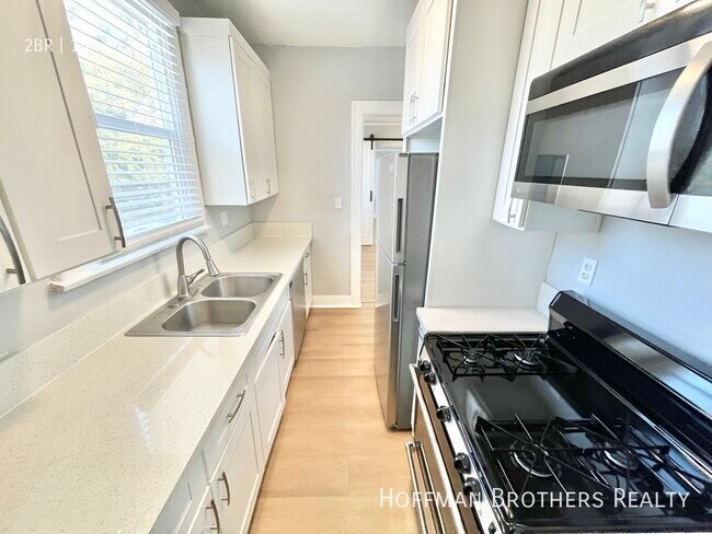 Building Photo - 1217 1/2 Wilton Pl-A