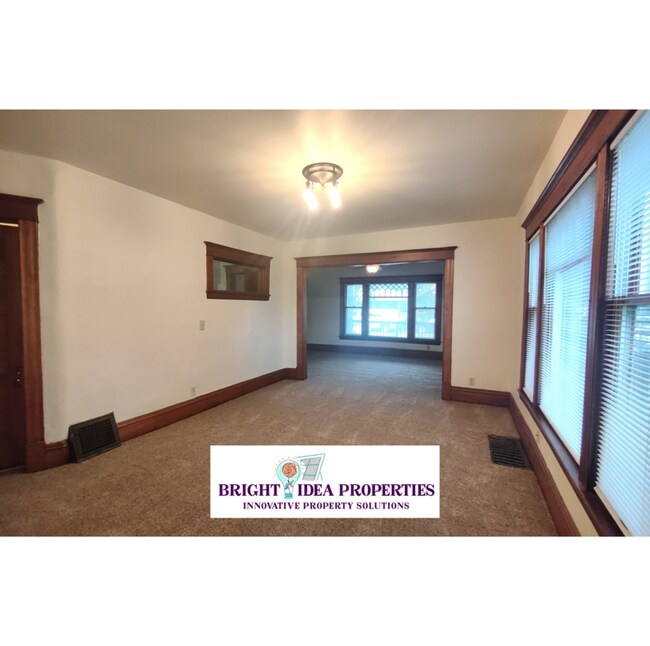 Building Photo - 2811 11th Ave S