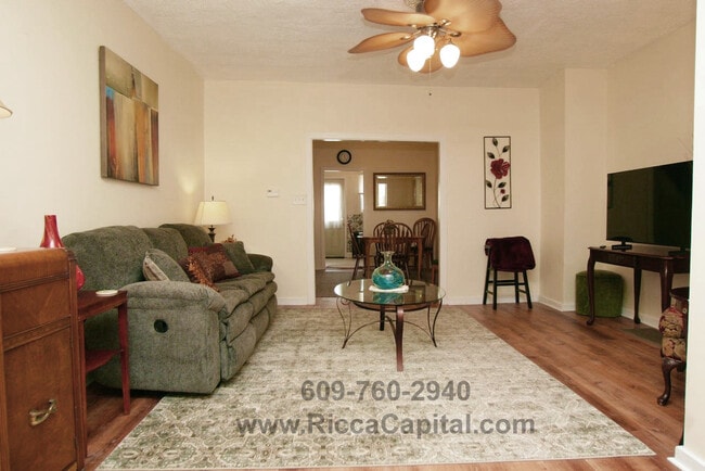 Building Photo - 215 S Atlantic Ave E