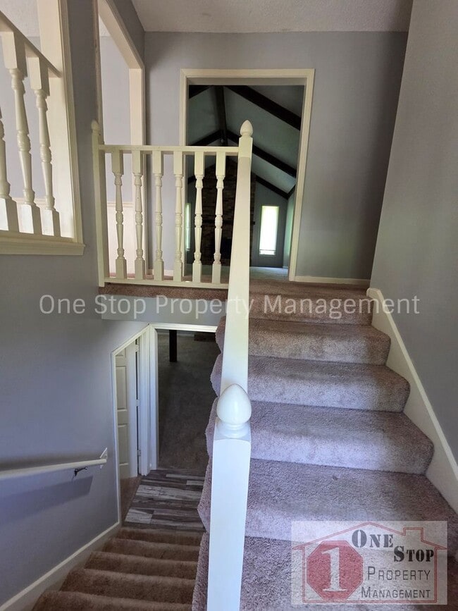 Building Photo - 4 Bedroom, 2.5 Bathroom Home in North Kansas City, Missouri