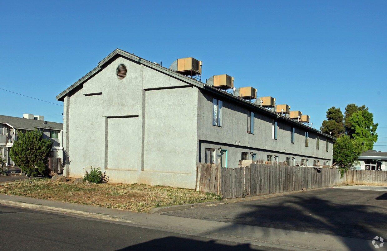 Building Photo - 341 N Magnolia St