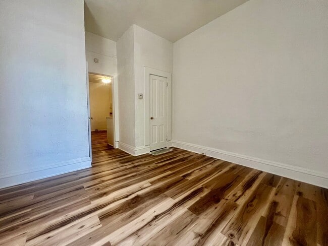 Building Photo - Available immediately. Charming 3 bedroom,...