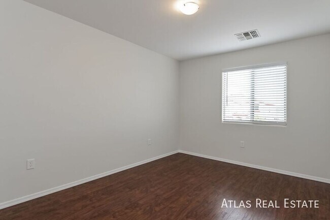 Foto del edificio - 6650 S Blue Wing Dr