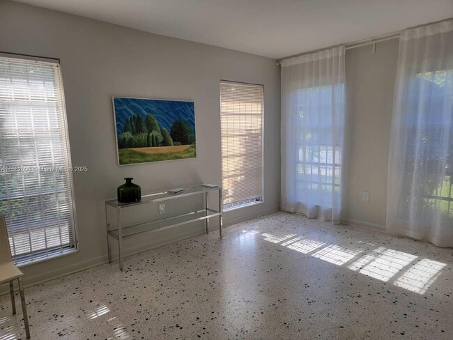Foto del edificio - 1825 SW 19th St