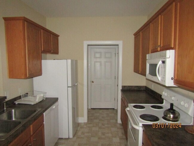 Building Photo - 2057 Silvercrest Dr