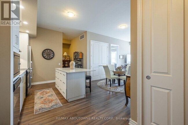 Photo du bâtiment - 40 Esplanade Ln