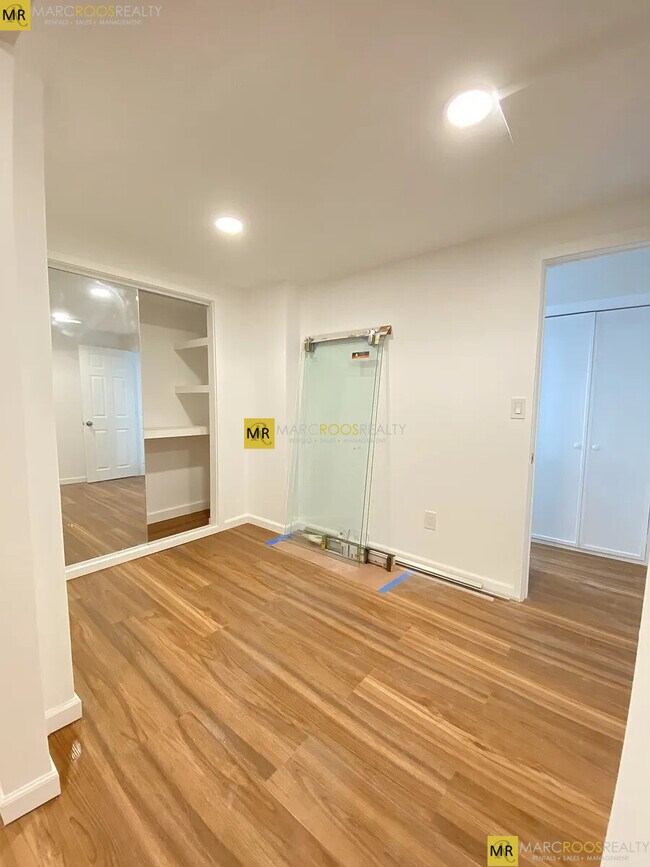 Foto del edificio - 775 Parker St