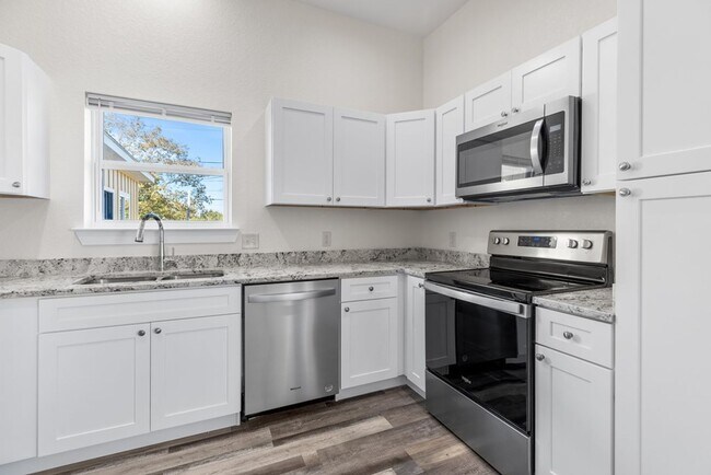 Foto del edificio - FOR LEASE!!