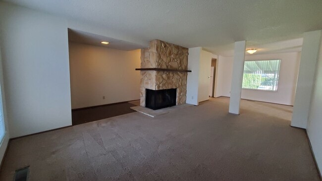 Building Photo - 1709 S Rainier Pl