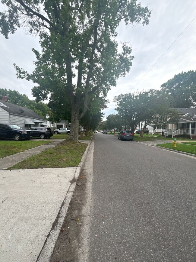 Building Photo - Spacious 4-Bedroom Home Near Base – No Tun...
