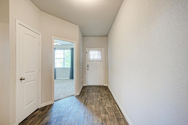 Building Photo - 125 Jubilee Dr