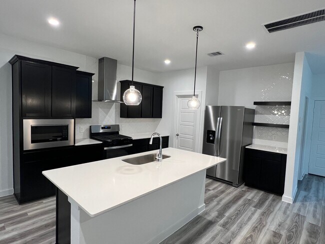 Foto del edificio - 3220 Crown Gate Dr