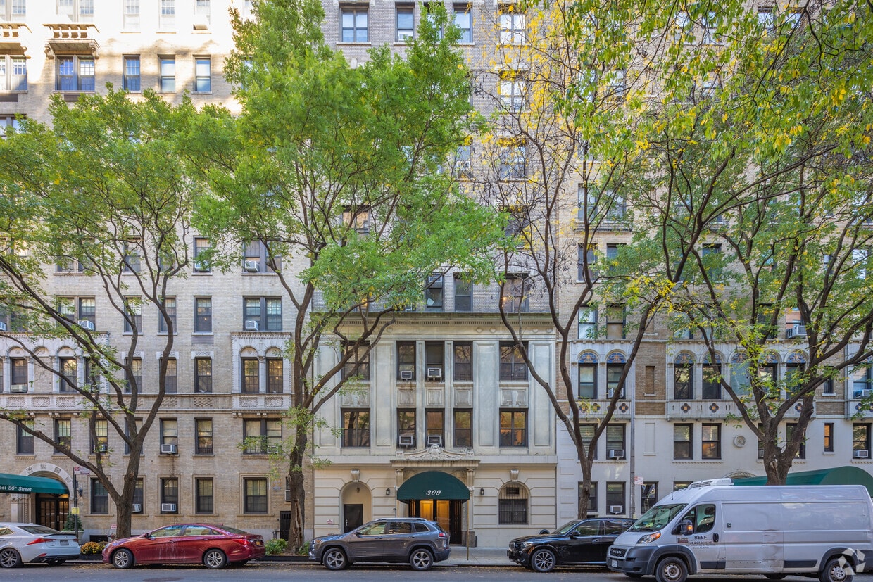 Primary Photo - Wayne Apartments