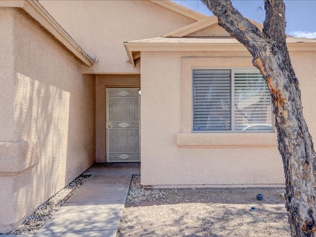 Building Photo - 3 Bedroom, 2 Bath