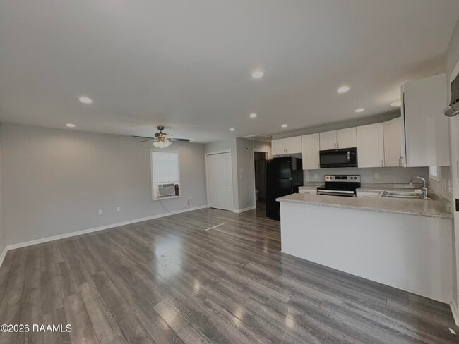 Building Photo - 113 Glenfield Dr