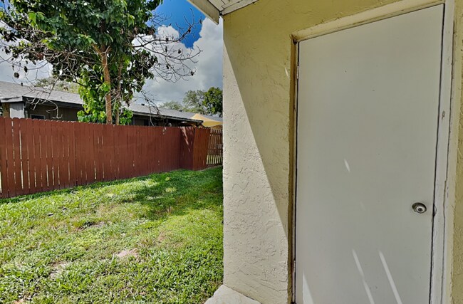 Building Photo - 310 Cherokee Ct