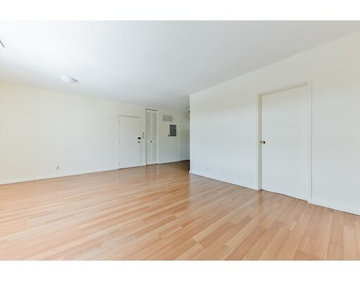 Building Photo - 128 Lake Shore Rd