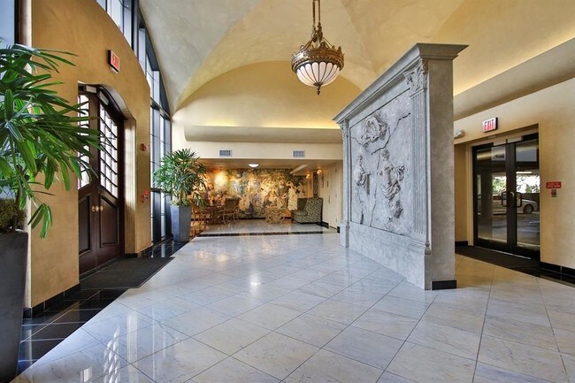Foto del edificio - 1005 S Shepherd Dr
