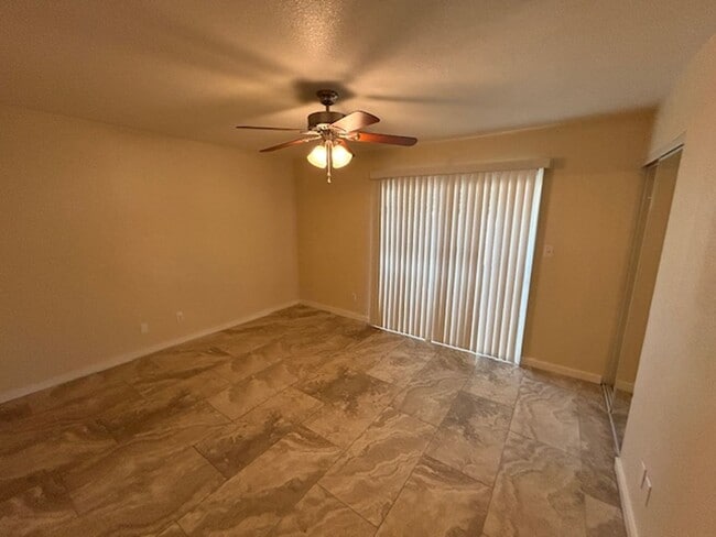 Foto del edificio - 1634 W Village Way