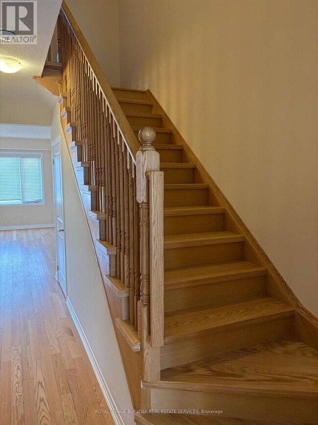 Building Photo - 70 Freedom Cres