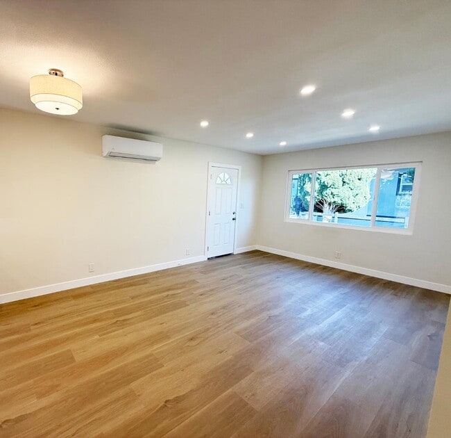 Foto del edificio - 665-669 Townsite Drive - 667 Townsite Dr